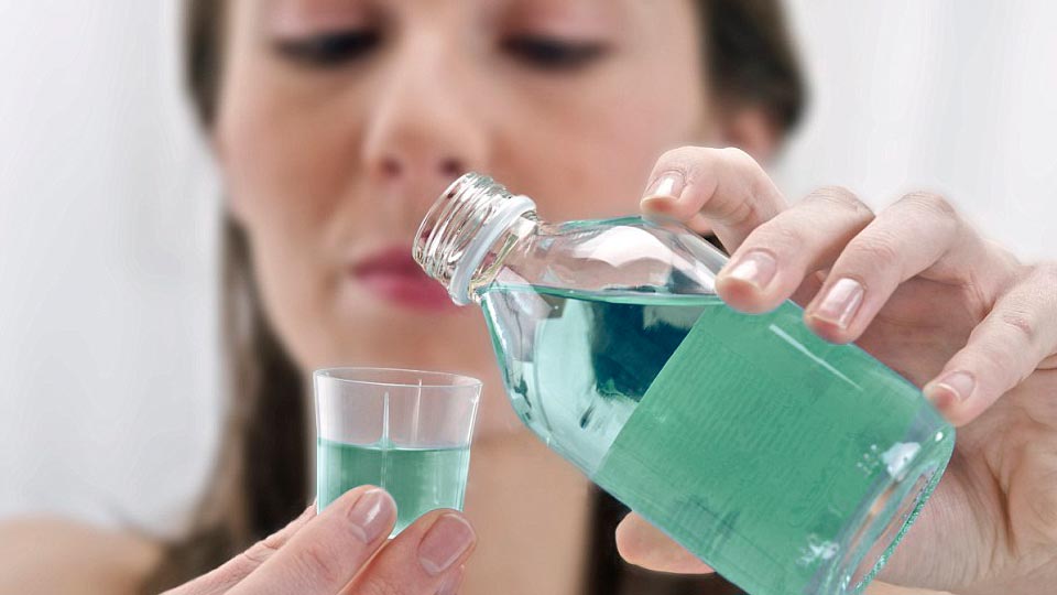 Чим полоскати рот після видалення зуба