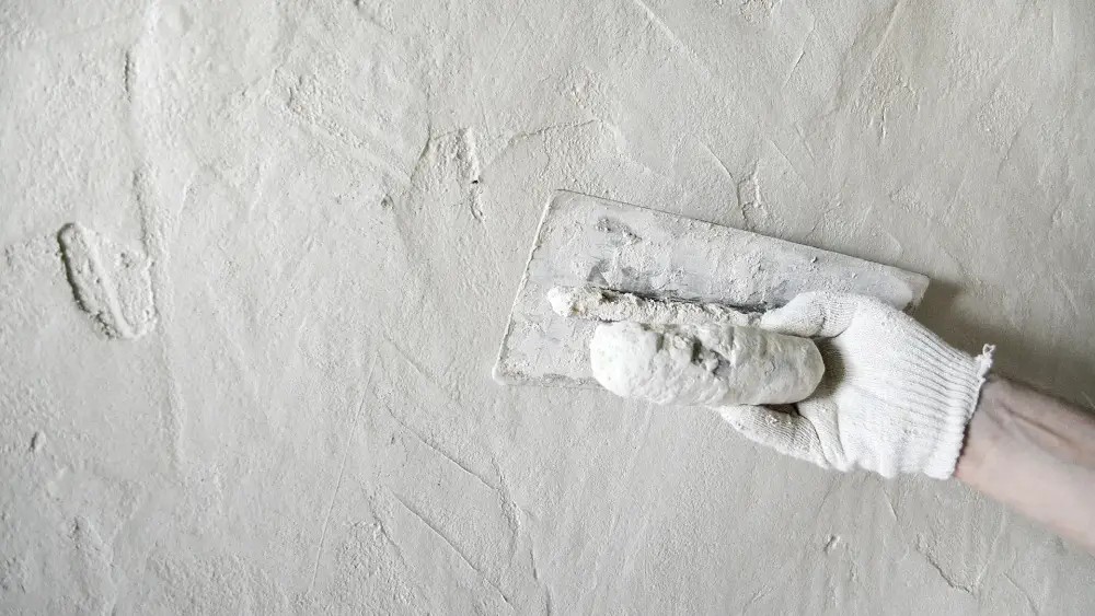 чим штукатурити глиняну стіну