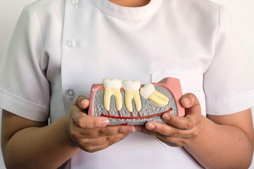 як зрозуміти що росте зуб мудрості