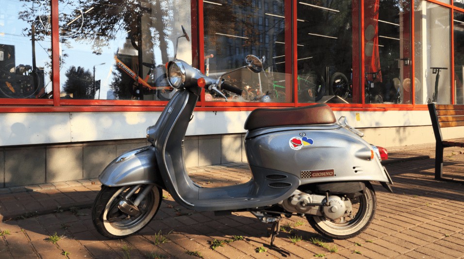 чи потрібні права на електроскутер