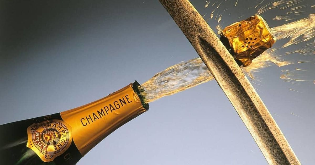 Як відкрити шампанське з пластиковою пробкою