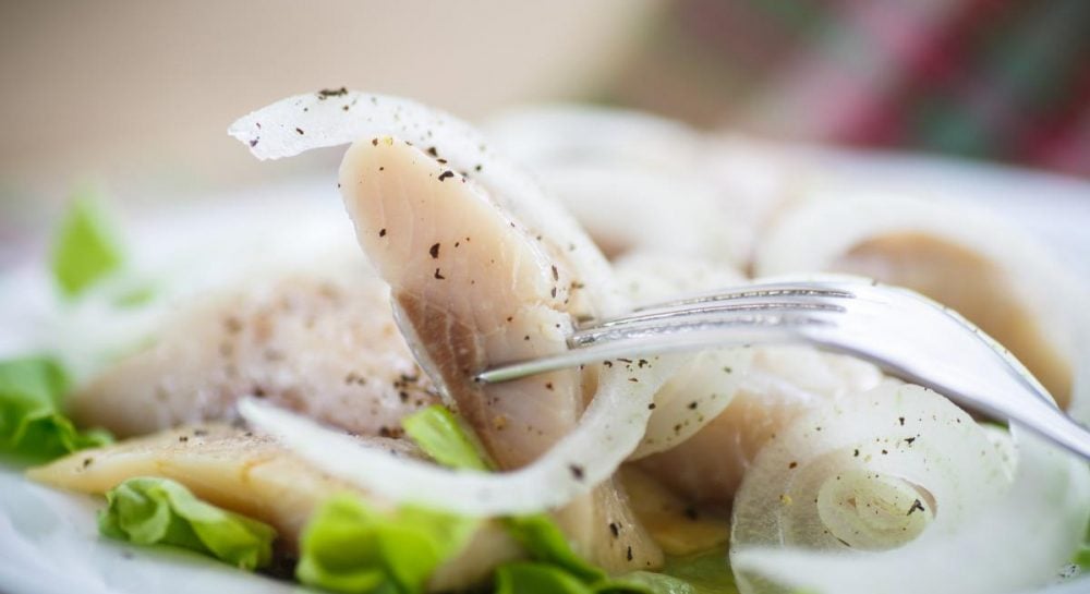 Як засолити оселедець у домашніх умовах