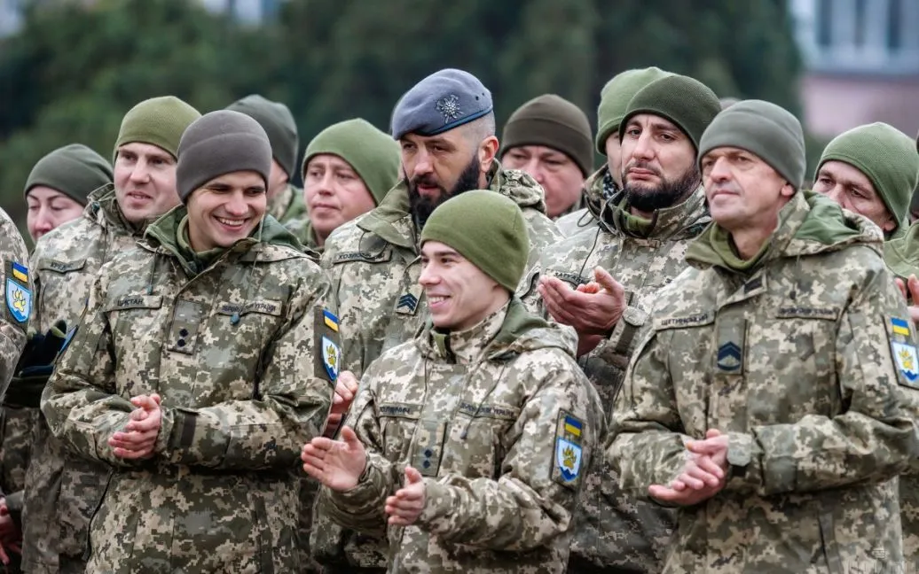 чи піднімуть зарплату військовим