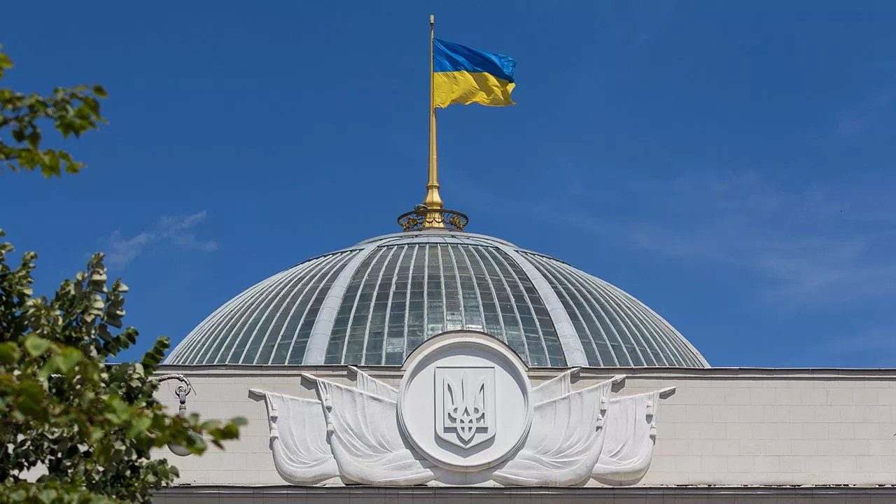 З якого віку можна стати членом політичної партії
